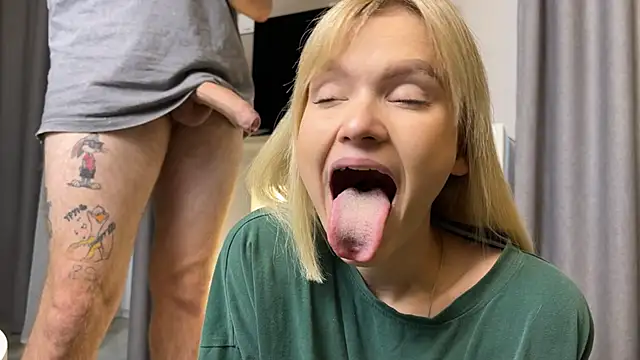 Snapshot of Adelovenick chatting on September 11, 8:47 am Adelovenick online show from September 11, 8:47 am