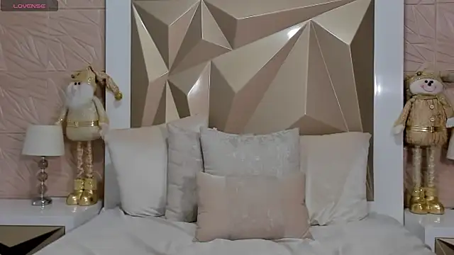 PassionMacoll online show from December 15, 6:59 pm