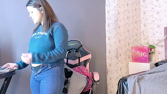 AvrillThomas online show from October 13, 3:34 pm