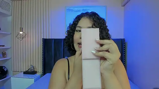 viiolett lee online show from October 17, 9:50 pm