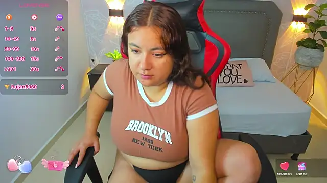 Snapshot of nadine_russo chatting on January 9, 7:40 pm nadine russo online show from January 9, 7:40 pm