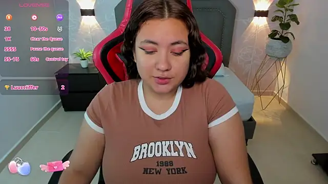 Snapshot of nadine_russo chatting on January 17, 7:16 pm nadine russo online show from January 17, 7:16 pm