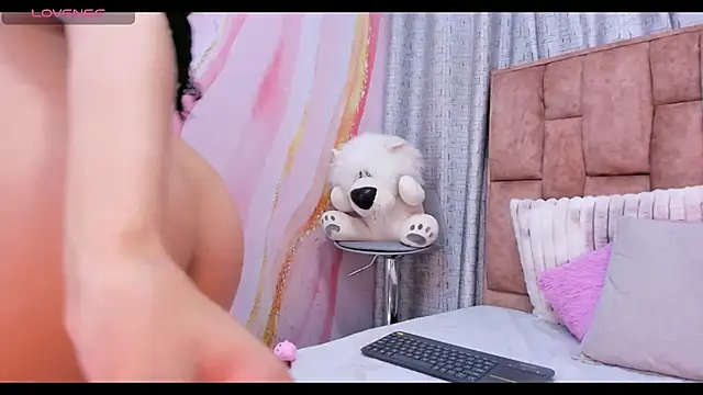 lila noa online show from February 28, 6:32 am