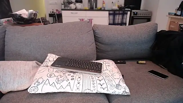 P4RtYBOII92 online show from September 17, 11:34 am