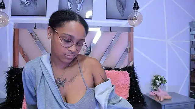 Elith noa online show from February 4, 1:34 am