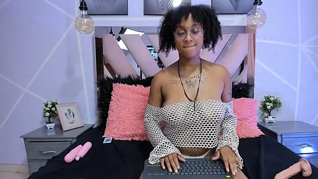 Elith noa online show from February 9, 1:33 am