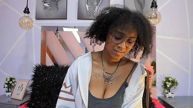 Elith noa online show from February 11, 1:41 am