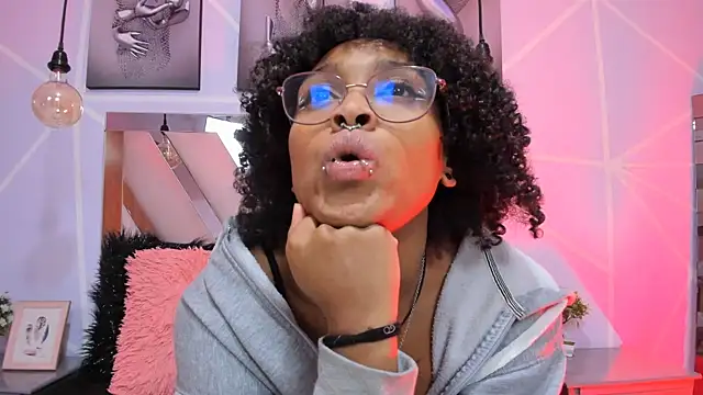 Elith noa online show from February 12, 10:59 pm