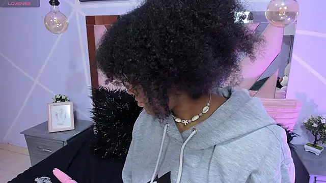 Elith noa online show from February 27, 11:37 pm