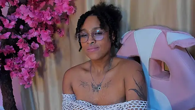 Elith noa online show from March 8, 4:45 am