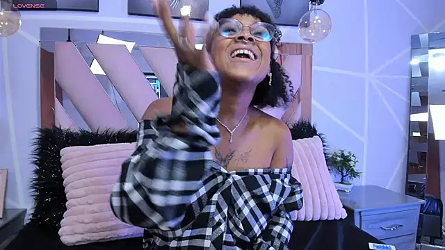 Elith noa online show from March 13, 10:32 pm