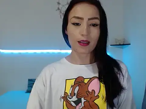 Sara-Guzman1 online show from February 11, 8:48 am