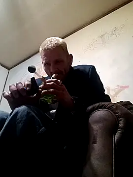 Snapshot of gettinit2wice chatting on December 4, 12:36 pm gettinit2wice online show from December 4, 12:36 pm