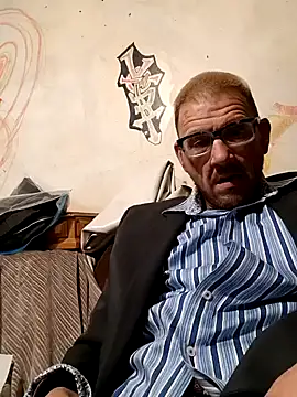 Snapshot of gettinit2wice chatting on December 17, 2:55 pm gettinit2wice online show from December 17, 2:55 pm