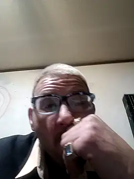 Snapshot of gettinit2wice chatting on December 20, 11:10 am gettinit2wice online show from December 20, 11:10 am