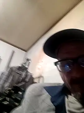 Snapshot of gettinit2wice chatting on January 2, 11:41 am gettinit2wice online show from January 2, 11:41 am