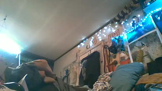 Snapshot of gettinit2wice chatting on December 18, 11:27 am gettinit2wice online show from December 18, 11:27 am