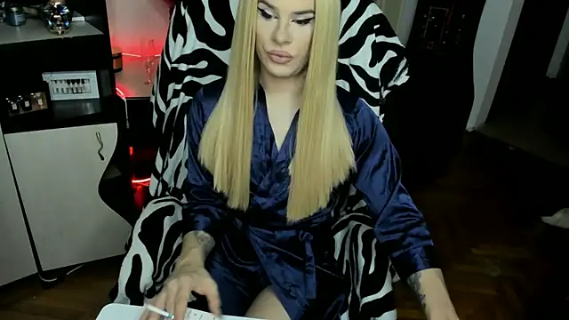 EvelynLexy online show from November 18, 9:41 pm