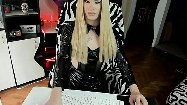 EvelynLexy online show from November 28, 8:39 am