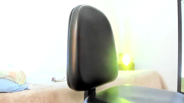 Elle Lee  online show from January 4, 5:48 am