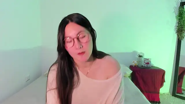 Elle Lee  online show from March 9, 3:05 pm