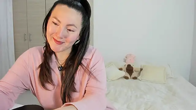 Elle Lee  online show from September 15, 2:17 pm