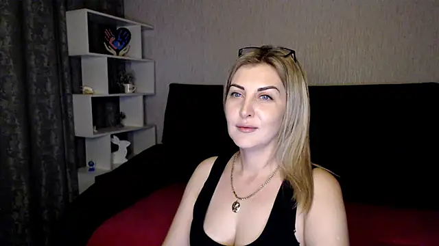 Amelia Harper online show from December 1, 4:40 pm