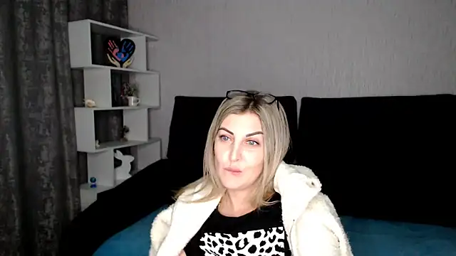 Amelia Harper online show from December 9, 6:14 pm