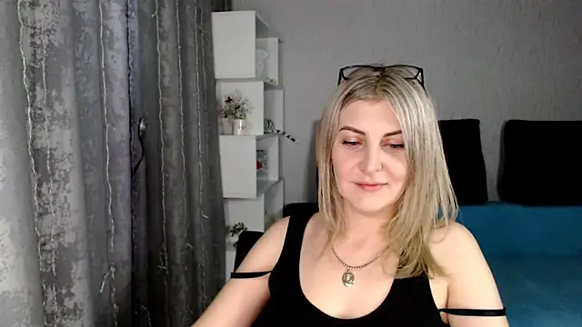 Amelia Harper online show from March 13, 5:50 pm