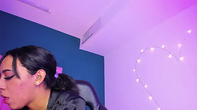 MavyStar online show from December 17, 5:58 pm