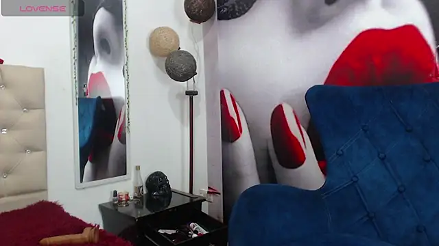 karenlennox1 online show from December 13, 11:17 pm