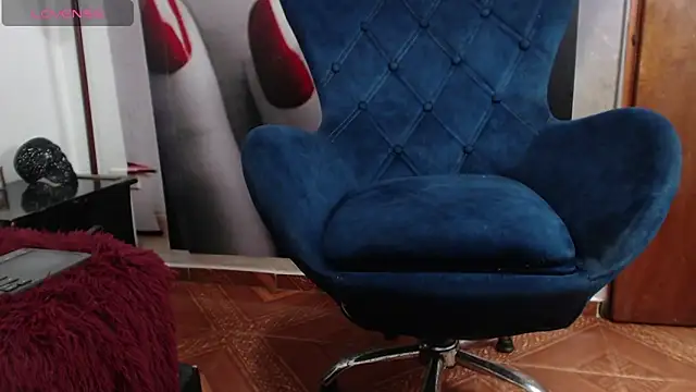 karenlennox1 online show from December 16, 6:21 am