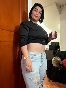 karenlennox1 online show from October 3, 10:40 pm