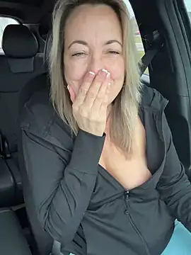 Cherry-red-xo online show from December 16, 7:54 pm