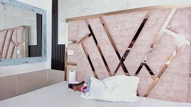 molly sweetee online show from September 21, 2:02 am