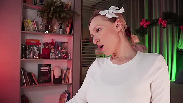 Snapshot of UmaTruewoman chatting on December 28, 6:06 am UmaTruewoman online show from December 28, 6:06 am