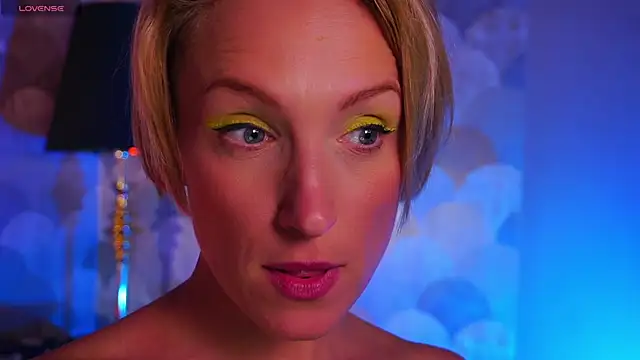 Snapshot of UmaTruewoman chatting on March 22, 11:42 am UmaTruewoman online show from March 22, 11:42 am