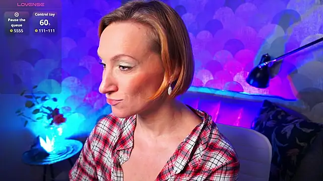 Snapshot of UmaTruewoman chatting on October 13, 5:51 am UmaTruewoman online show from October 13, 5:51 am