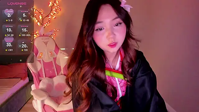 Fluffy Rose online show from October 31, 5:58 pm