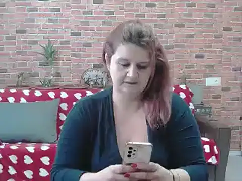 Snapshot of CoryMILF chatting on March 19, 9:06 am CoryMILF online show from March 19, 9:06 am