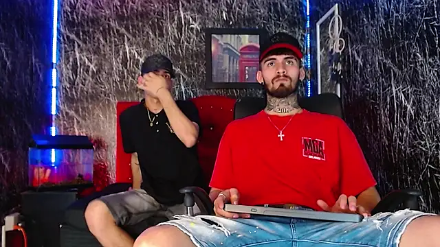 Snapshot of Brutal_Sex_Fucking chatting on December 18, 9:18 pm Brutal Sex Fucking online show from December 18, 9:18 pm