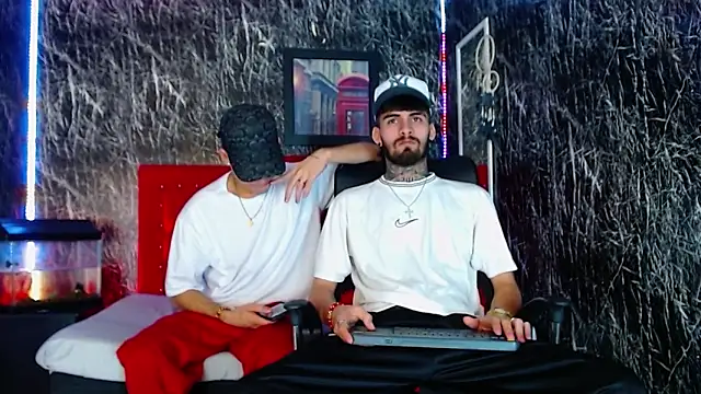 Snapshot of Brutal_Sex_Fucking chatting on December 21, 8:43 pm Brutal Sex Fucking online show from December 21, 8:43 pm