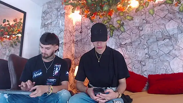 Snapshot of Brutal_Sex_Fucking chatting on February 9, 9:17 pm Brutal Sex Fucking online show from February 9, 9:17 pm