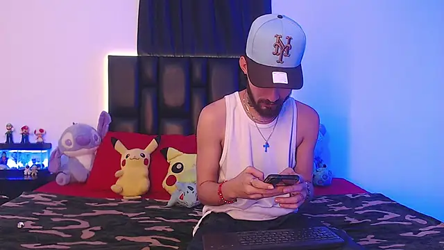 Snapshot of Brutal_Sex_Fucking chatting on March 16, 7:49 pm Brutal Sex Fucking online show from March 16, 7:49 pm