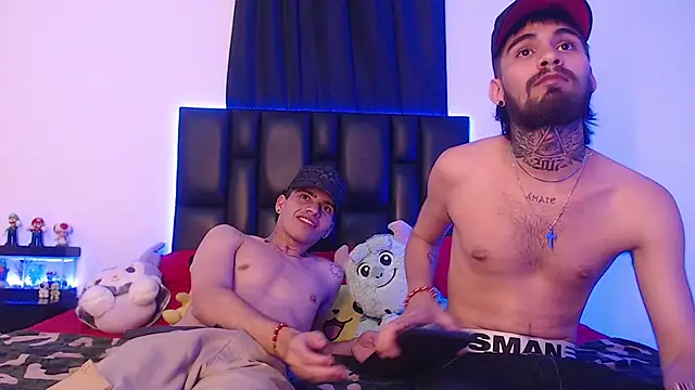 Snapshot of Brutal_Sex_Fucking chatting on March 19, 11:47 pm Brutal Sex Fucking online show from March 19, 11:47 pm