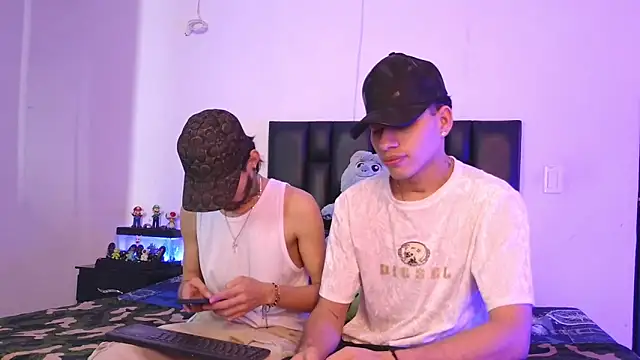 Snapshot of Brutal_Sex_Fucking chatting on September 9, 11:26 pm Brutal Sex Fucking online show from September 9, 11:26 pm