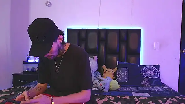 Snapshot of Brutal_Sex_Fucking chatting on October 15, 10:32 pm Brutal Sex Fucking online show from October 15, 10:32 pm