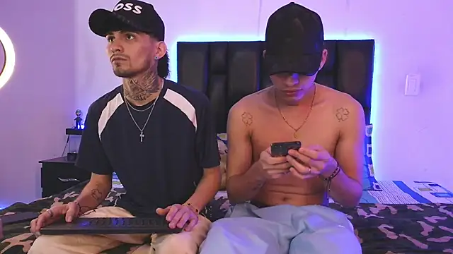 Snapshot of Brutal_Sex_Fucking chatting on October 23, 10:30 pm Brutal Sex Fucking online show from October 23, 10:30 pm