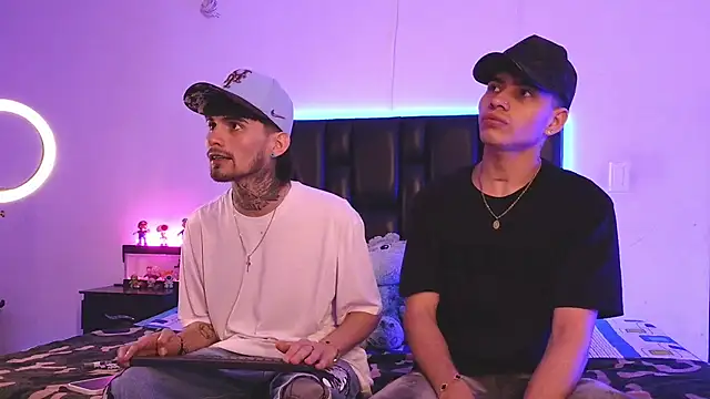 Snapshot of Brutal_Sex_Fucking chatting on October 28, 10:12 pm Brutal Sex Fucking online show from October 28, 10:12 pm