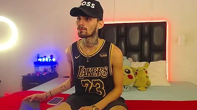 Snapshot of Brutal_Sex_Fucking chatting on November 11, 7:25 pm Brutal Sex Fucking online show from November 11, 7:25 pm